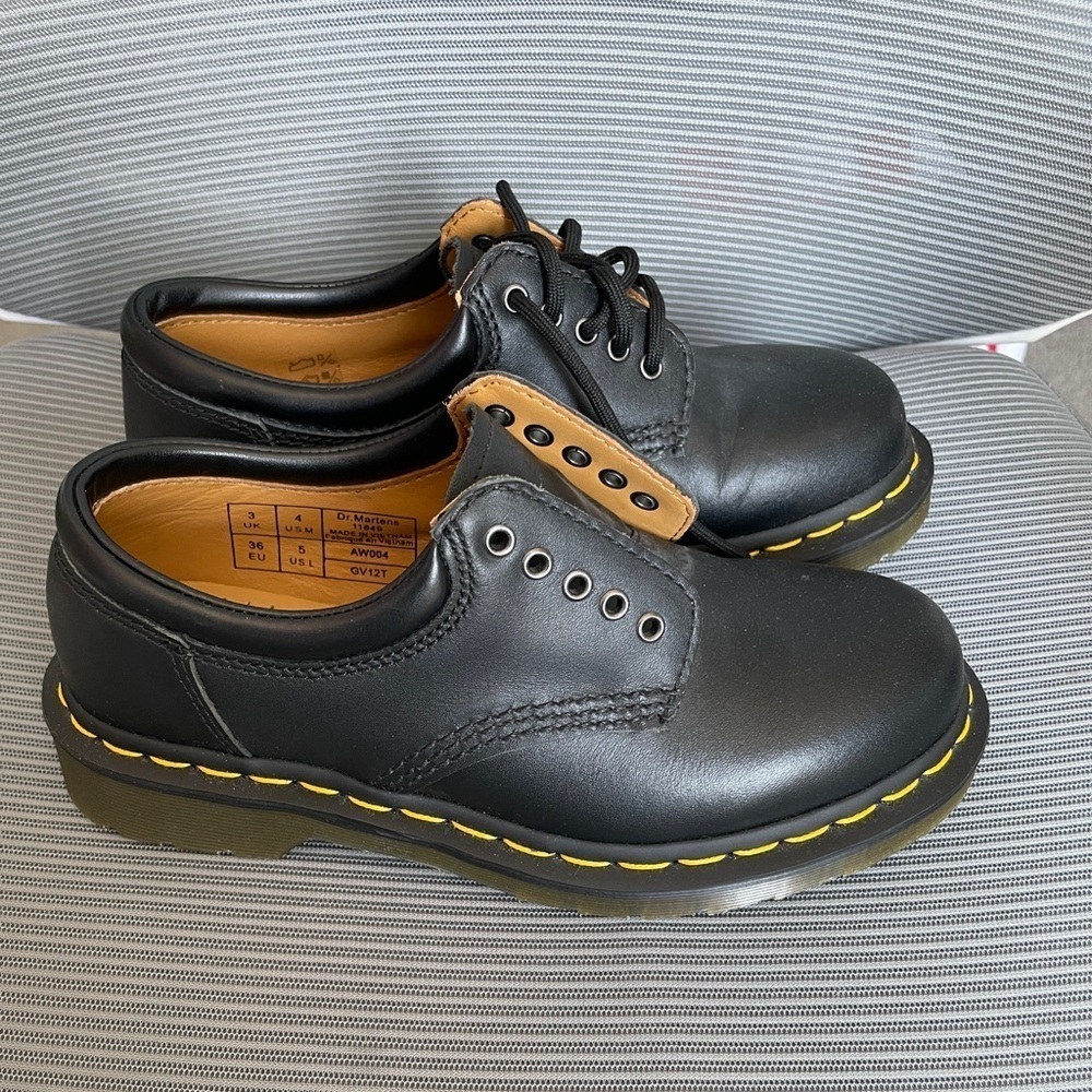 NWOT Dr. Marten Nappa Leather 5 hole Casual Shoes - Size 4